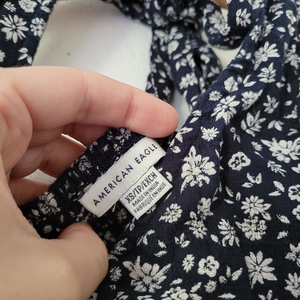 American Eagle Floral Crop Halter Top Navy Blue/White XS - Picture 2 of 5